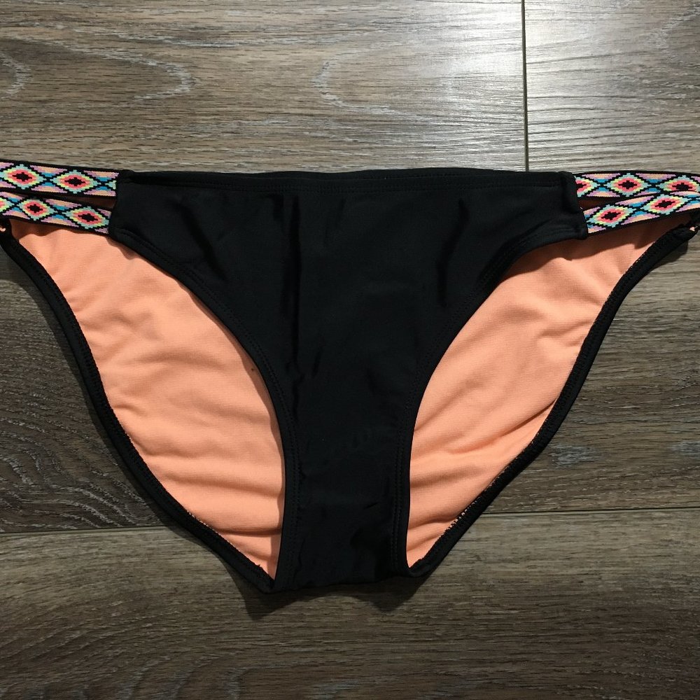Xhilaration swimsuit bottom - size: L